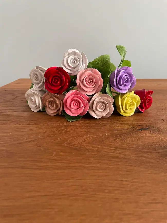 Rosa Eterna – mazzo di rose in marmo riciclato