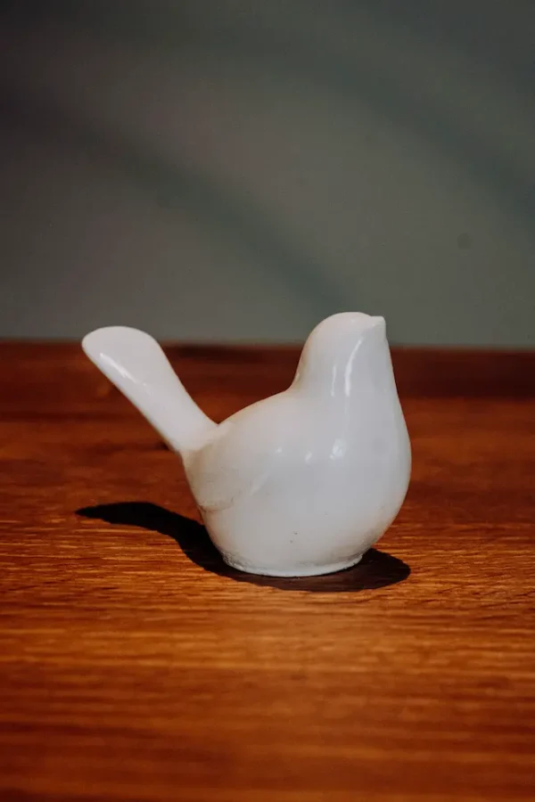 Volare uccellino decorativo in polvere di marmo bianco - A&P Marmi &ndash; Bianco