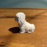 Harley – statuetta cagnolino in marmo riciclato, dettaglio