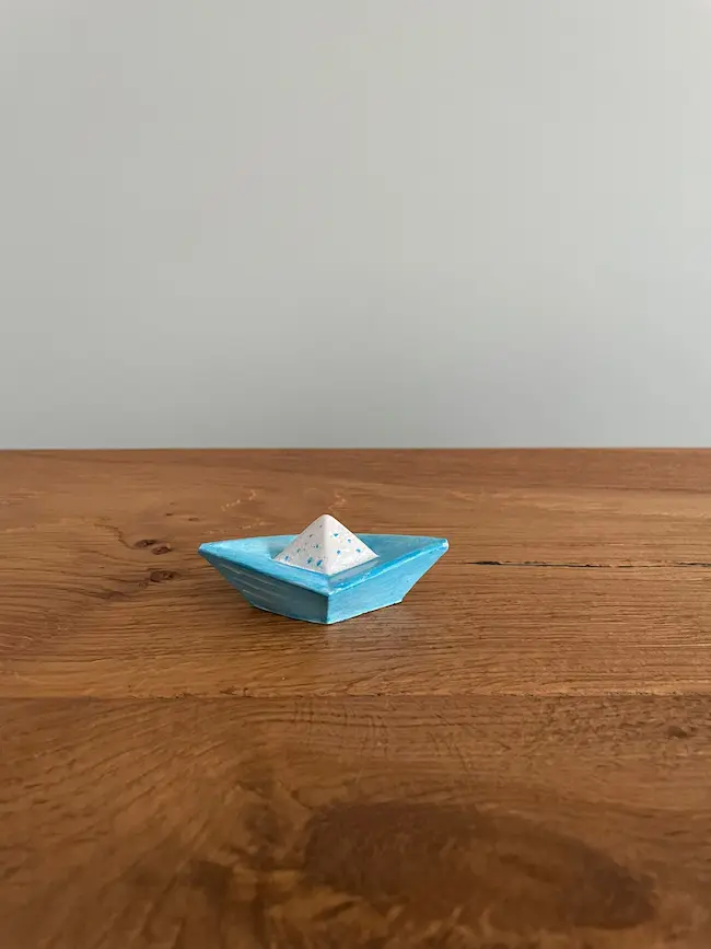 Jolly Roger – barchetta in marmo dal design minimal