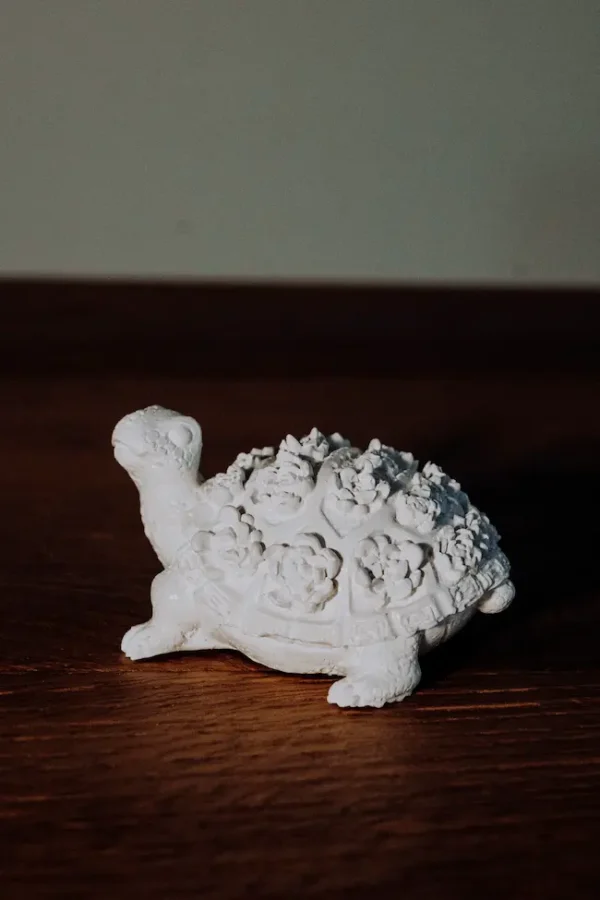 Michelangelo, tartaruga decorativa in polvere di marmo, A&P Marmi &ndash; Bianco